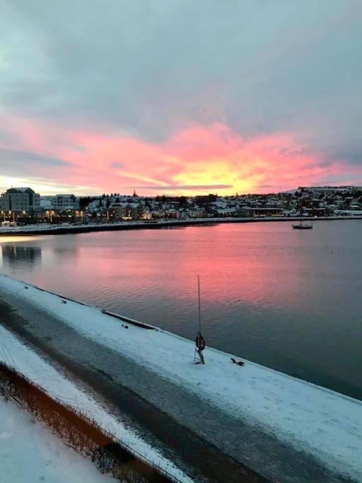 Hafnarfjörður Stylish And Relaxing Two Bedroom Appartment, View Over Harbour מראה חיצוני תמונה
